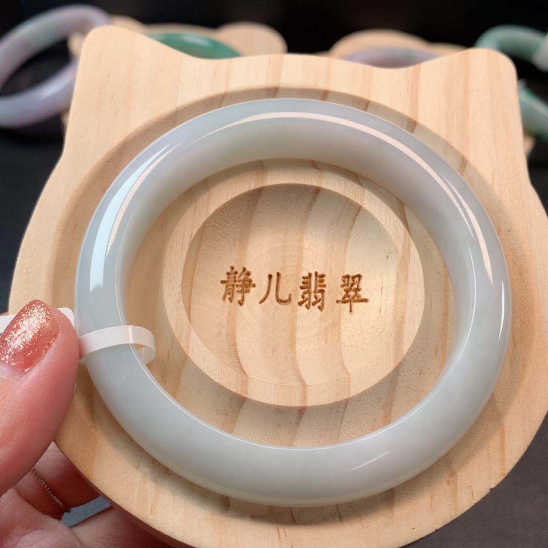 翡翠手镯未镶嵌56圈口