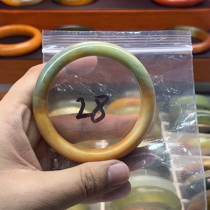 用***洋蛇纹石玉未镶嵌手镯