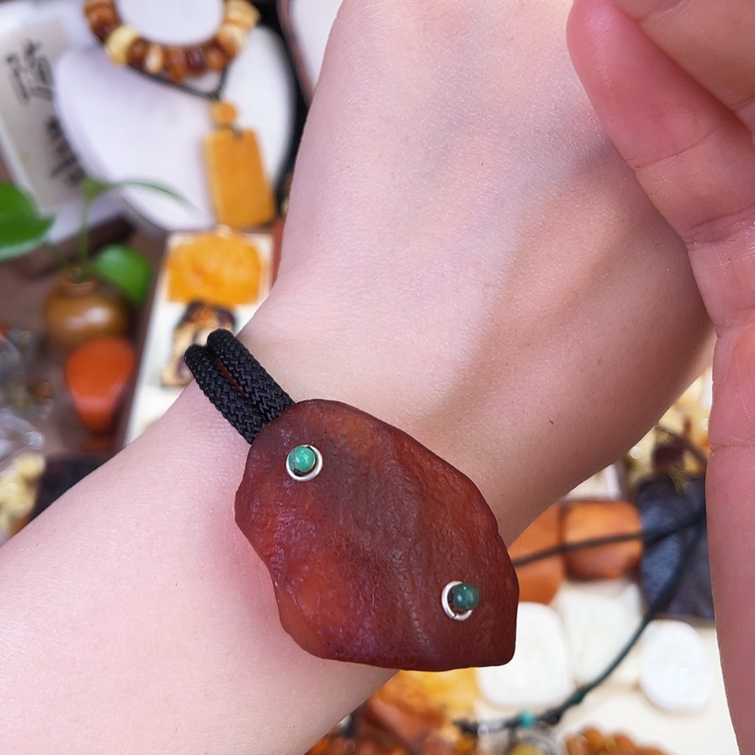 琥珀珠宝奇石未镶嵌，