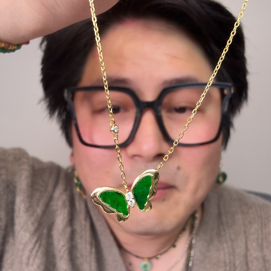 翡翠未镶嵌颈饰一件