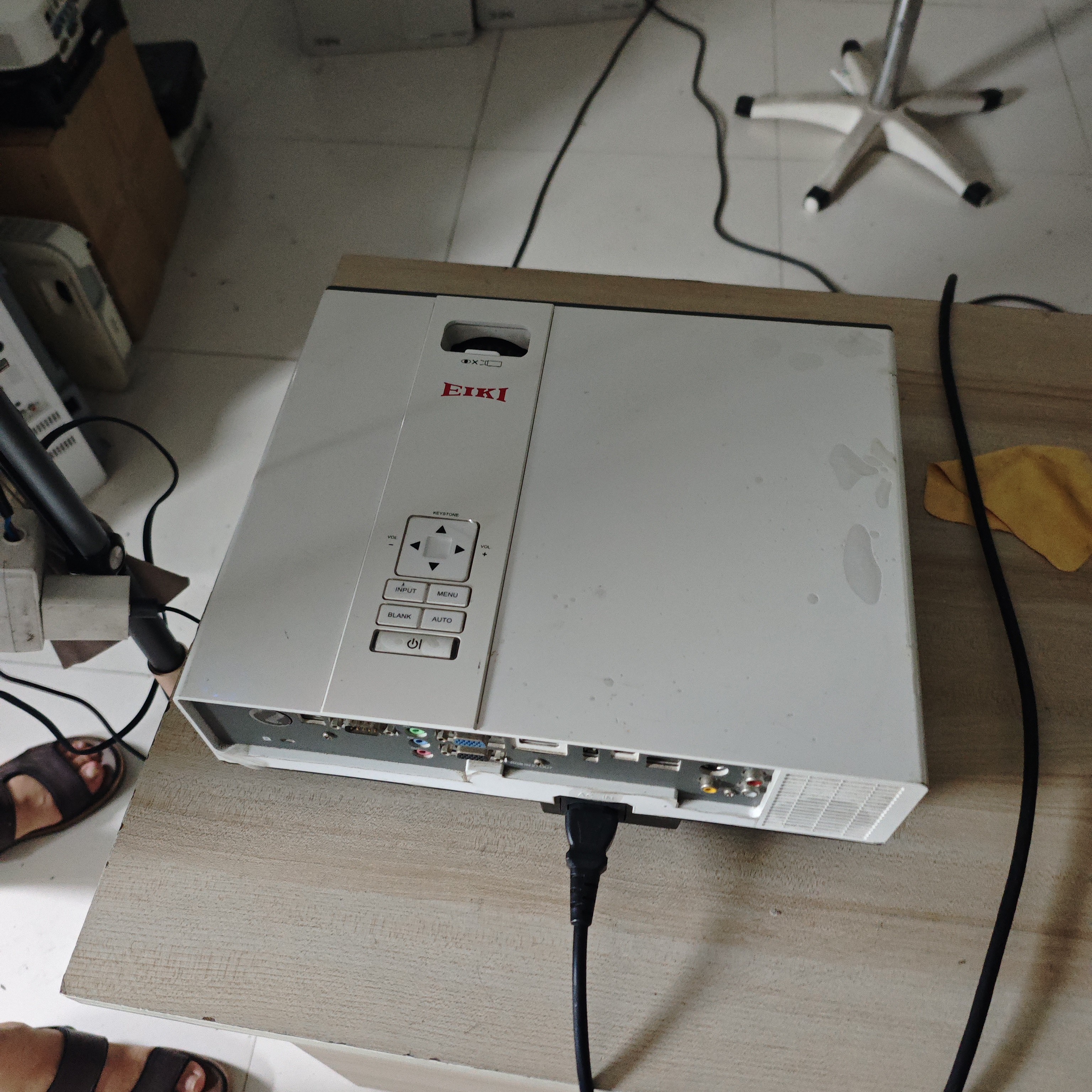 8新  二手爱奇投影仪运费到付