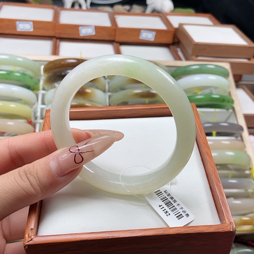 【闪购商品】和田玉手镯未镶嵌57.58