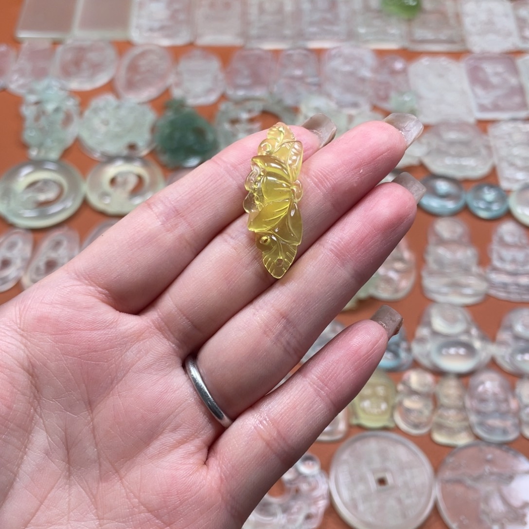 维***Ꮤ蛇纹石玉未镶嵌颈饰