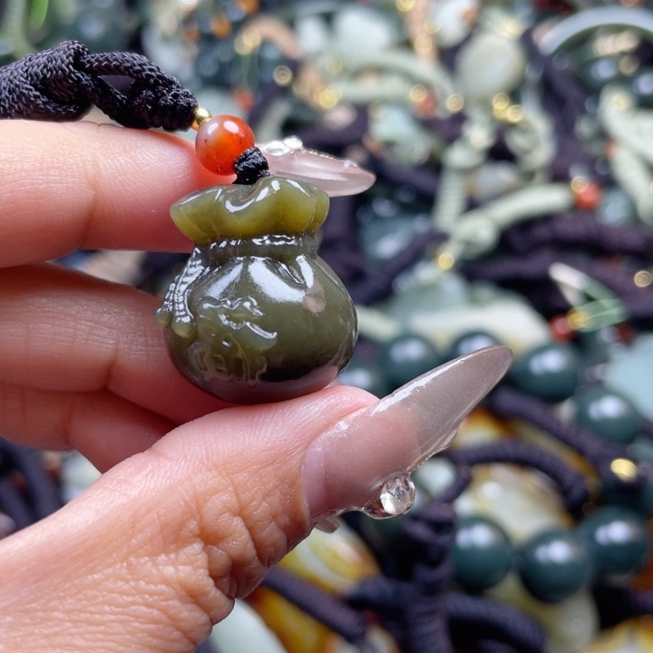 和田玉颈饰未镶嵌