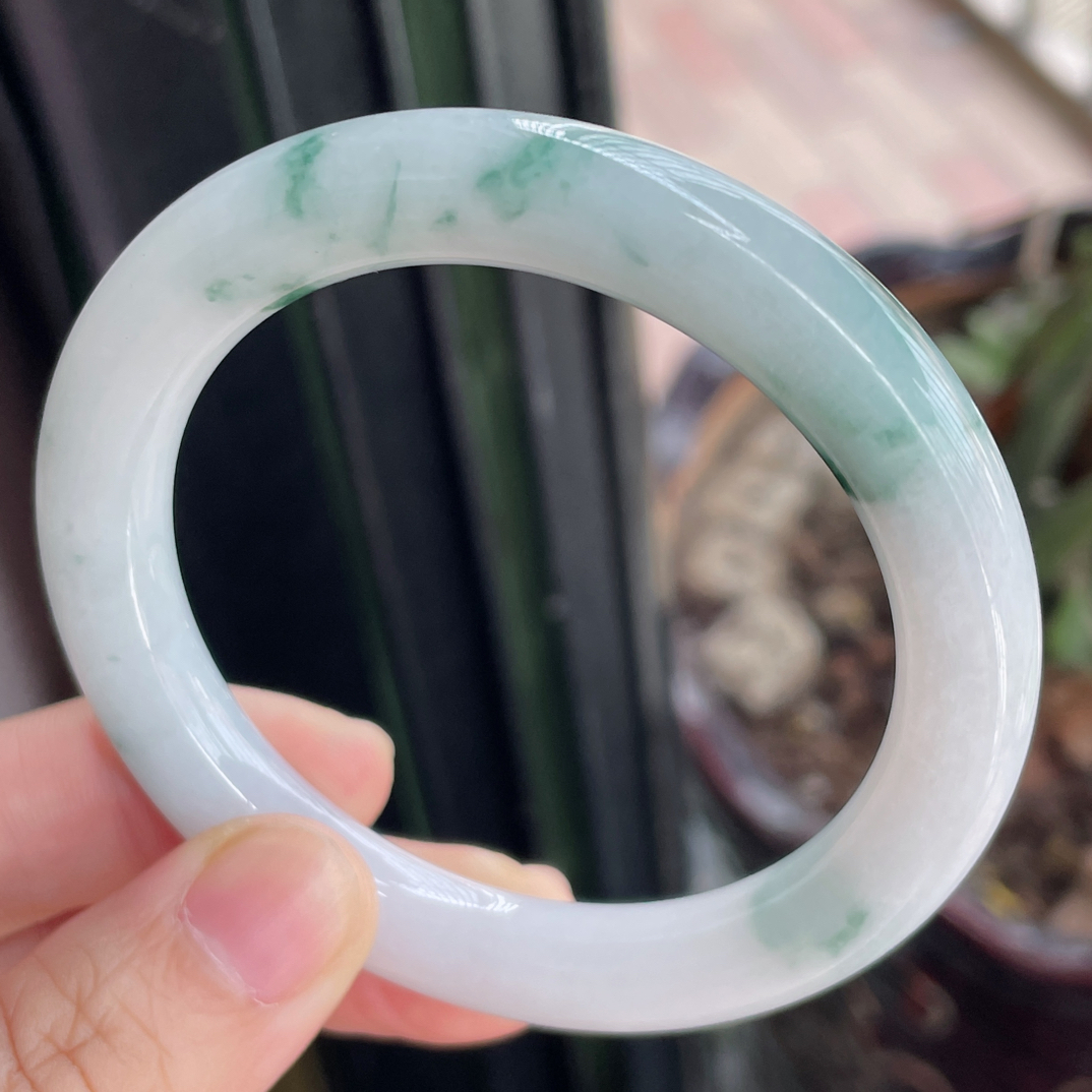 1257缅甸天然A货翡翠手镯53圈牛奶底飘花圆条手镯时尚百搭少女款