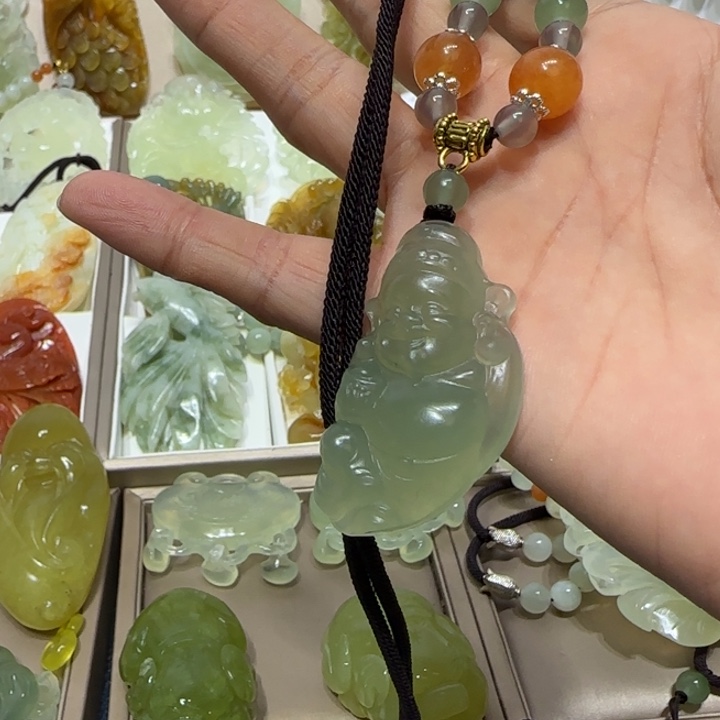 蛇纹石玉吊坠未镶嵌