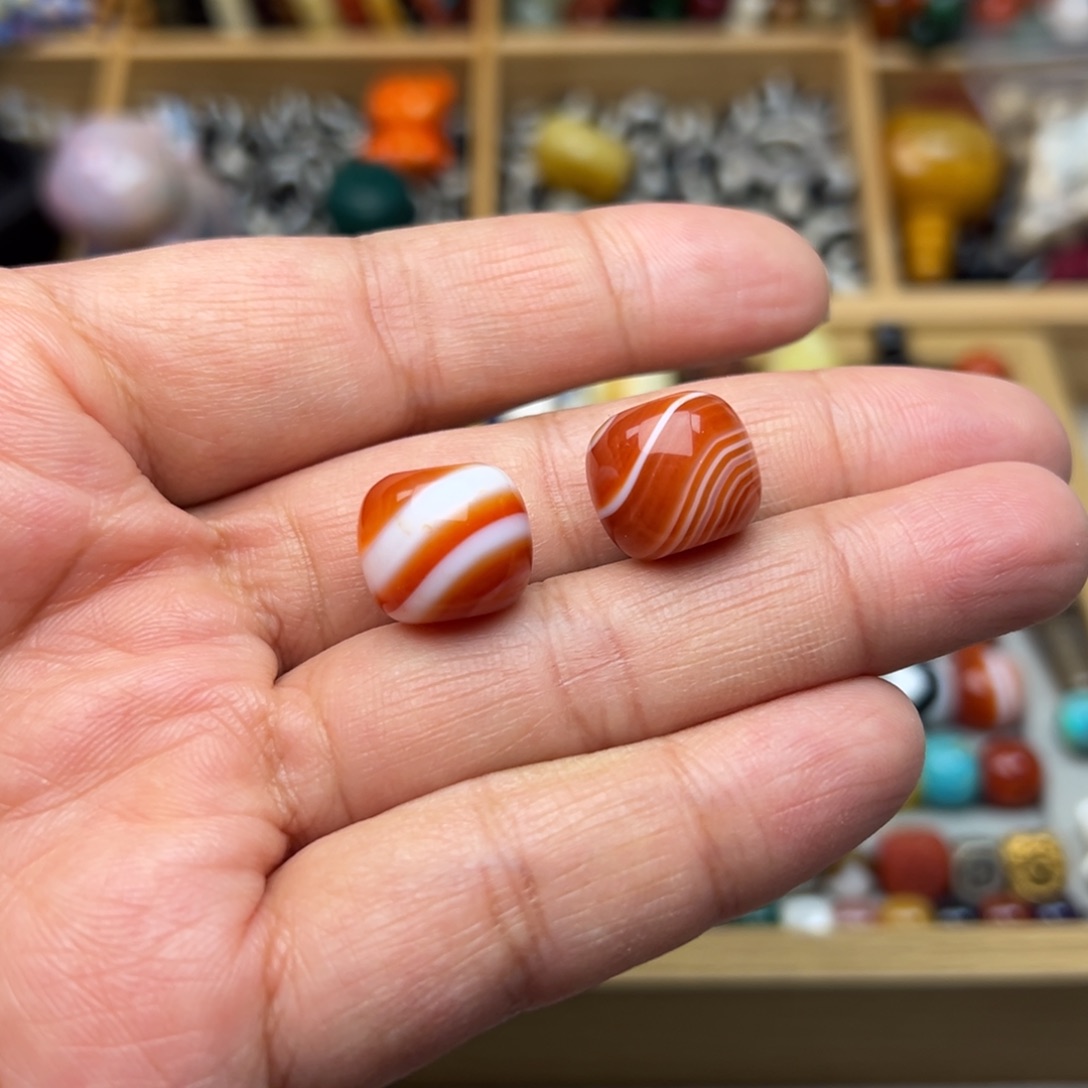 玛瑙/玉髓13mm红缠丝老型未镶嵌多样性发其中一颗