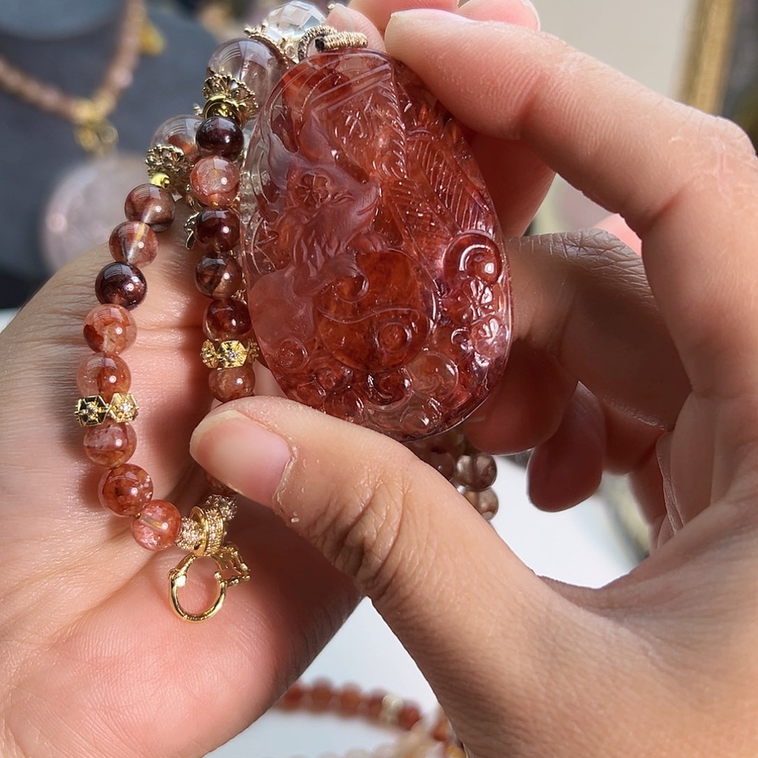 水晶颈饰未镶嵌李**?水晶