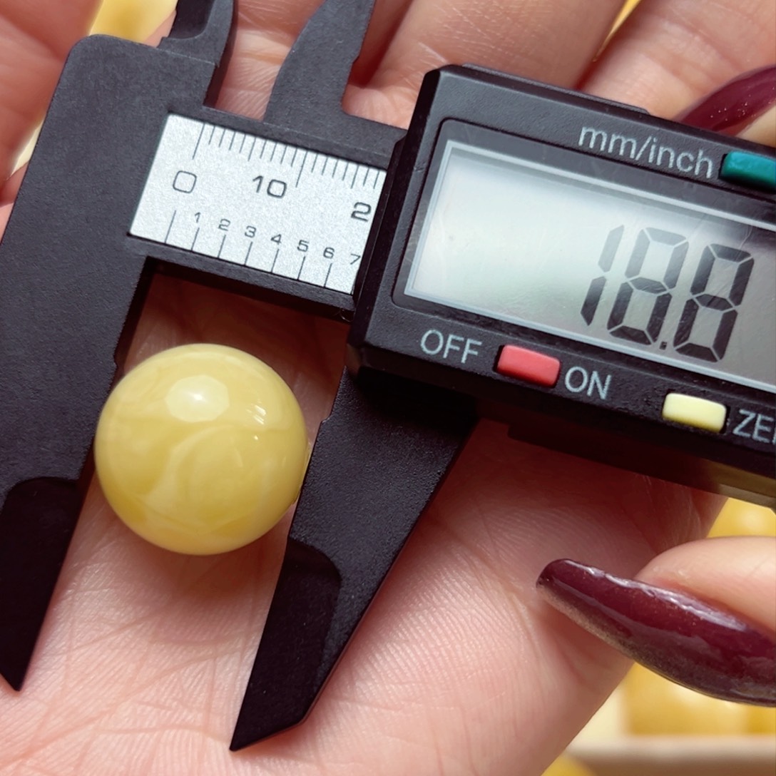 琥珀裸石未镶嵌鑫*群18mm单珠