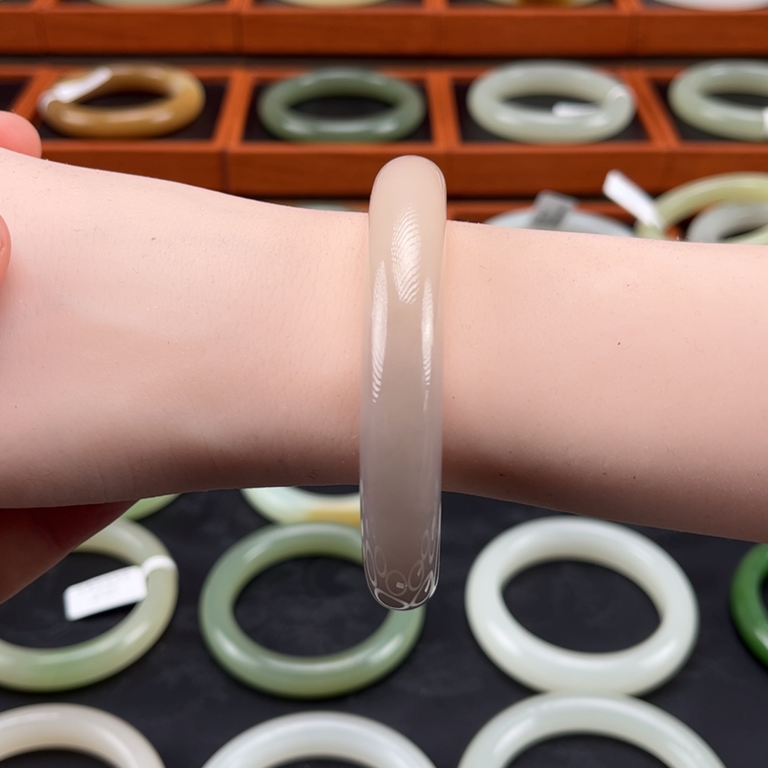 和田玉未镶嵌手镯