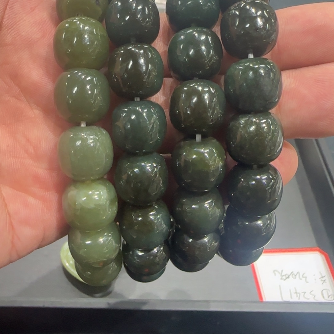 和田玉（糖玉）未镶嵌颈饰和田玉且末手链多样性发一