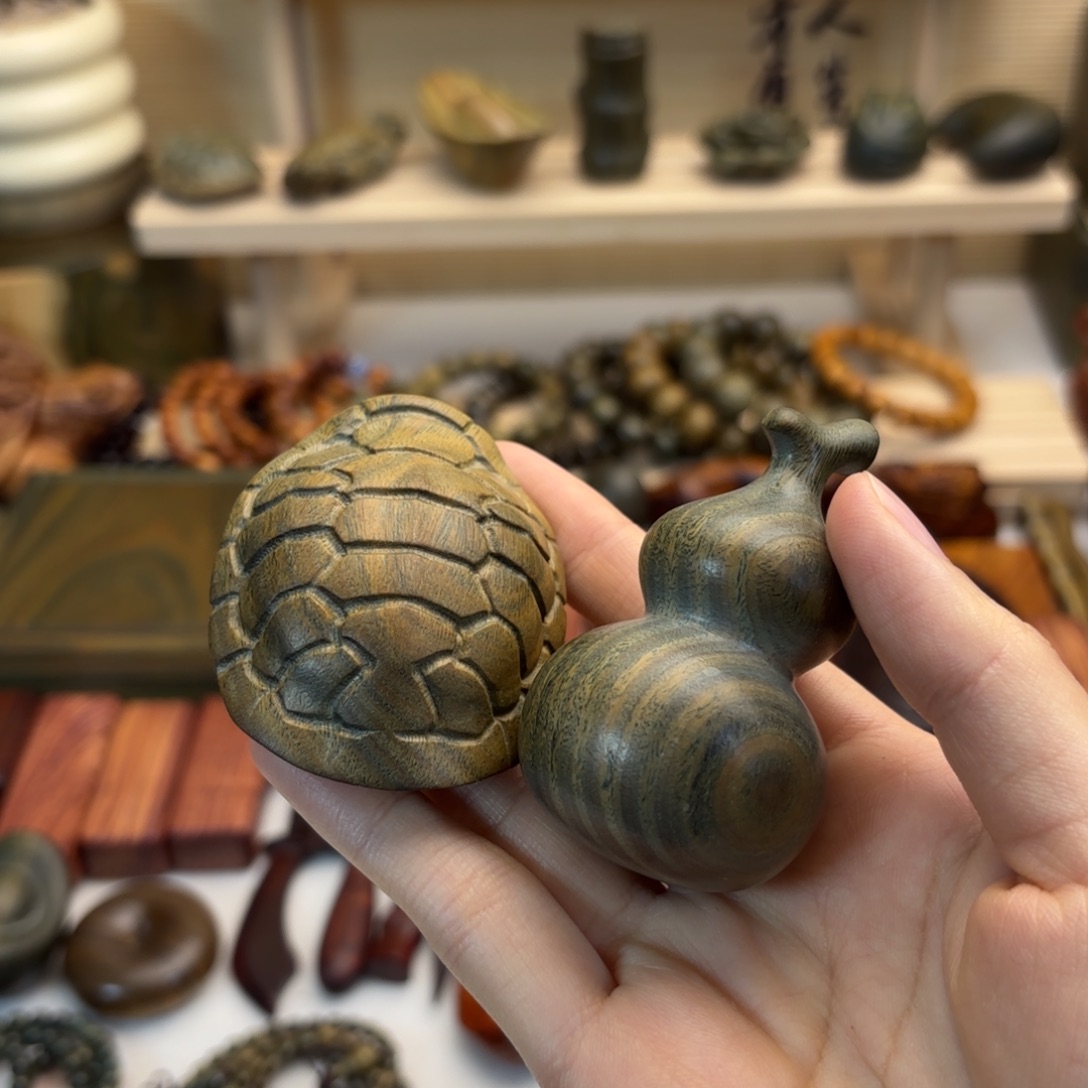 涉***年木绿檀木料工艺品