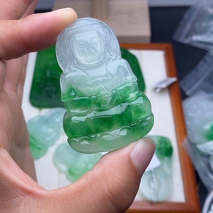 翡翠未镶嵌颈饰241手串