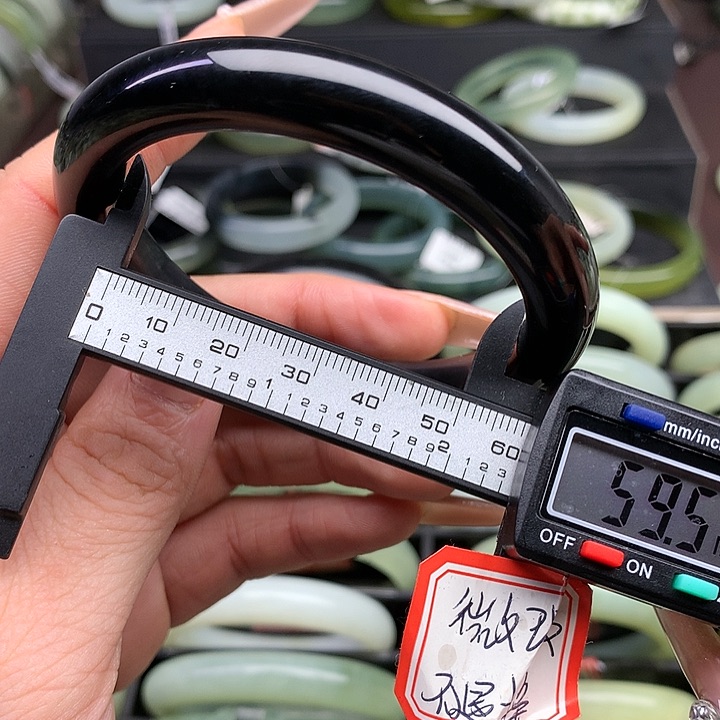 蛇纹石玉手镯未镶嵌636