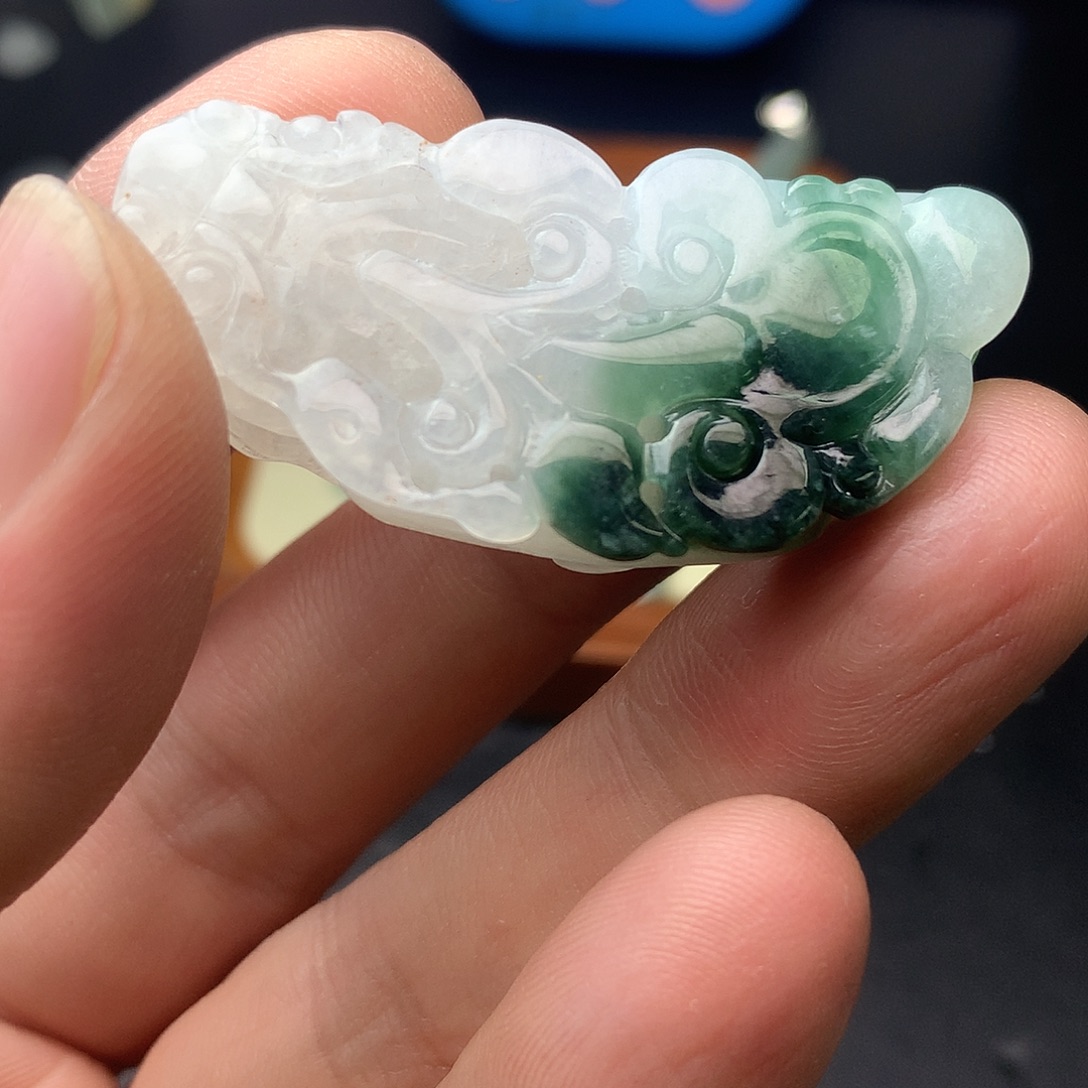 翡翠未镶嵌颈饰翡翠首饰和翡翠珠宝