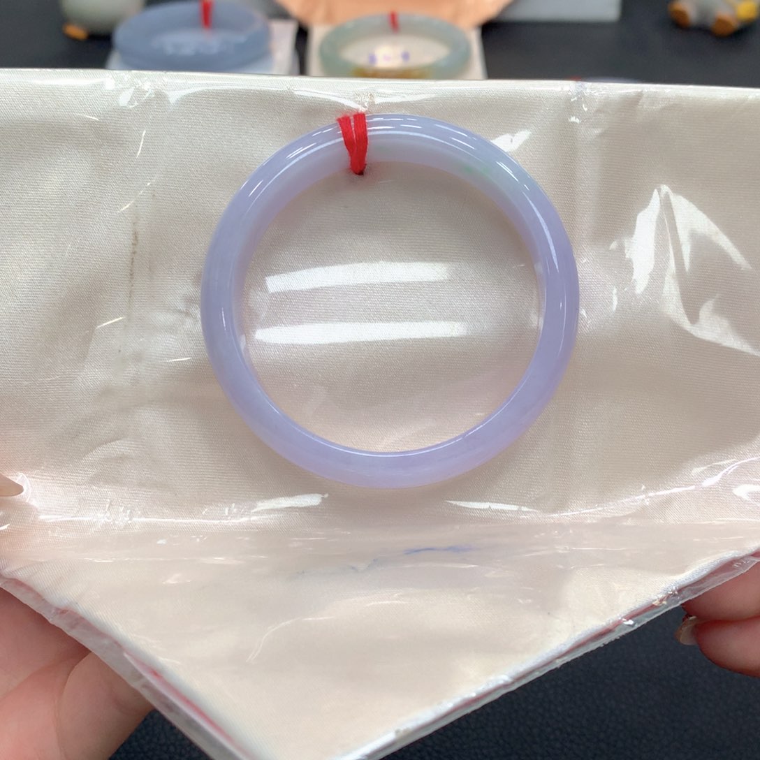 翡翠手镯未镶嵌翡翠