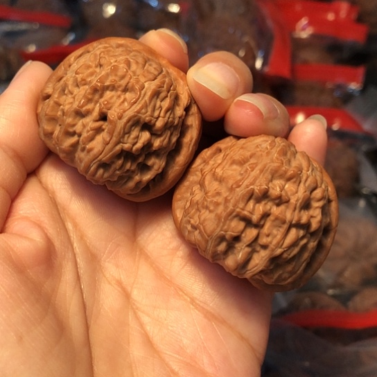 文玩核桃吊坠白狮子38