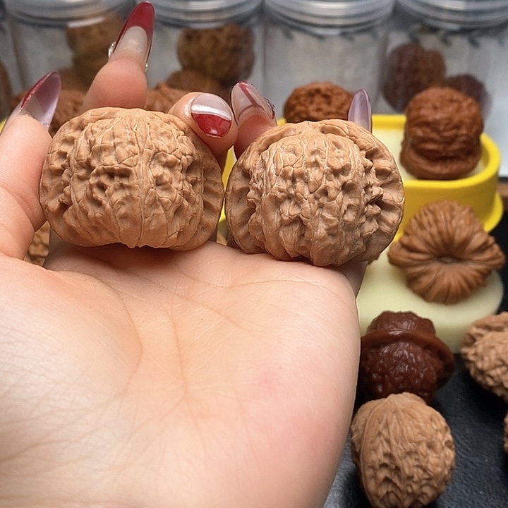 文玩核桃吊坠全品43尺白狮子。1号