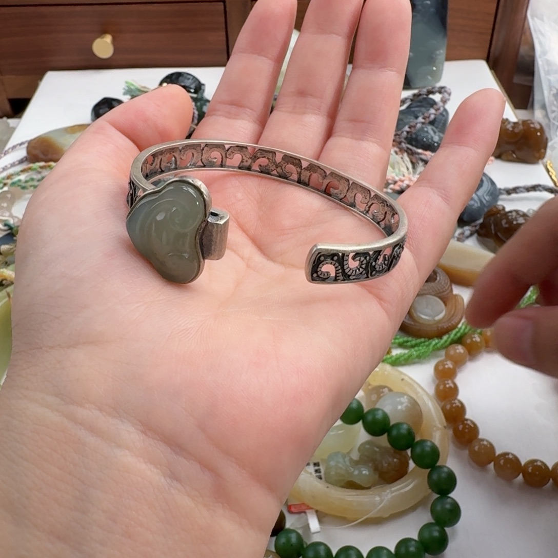 颈饰未镶嵌和田玉