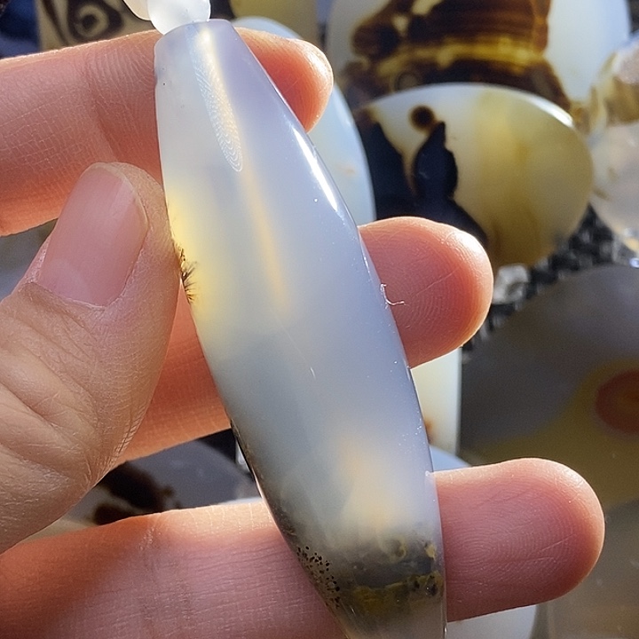 未镶嵌颈饰玛瑙/玉髓心**树