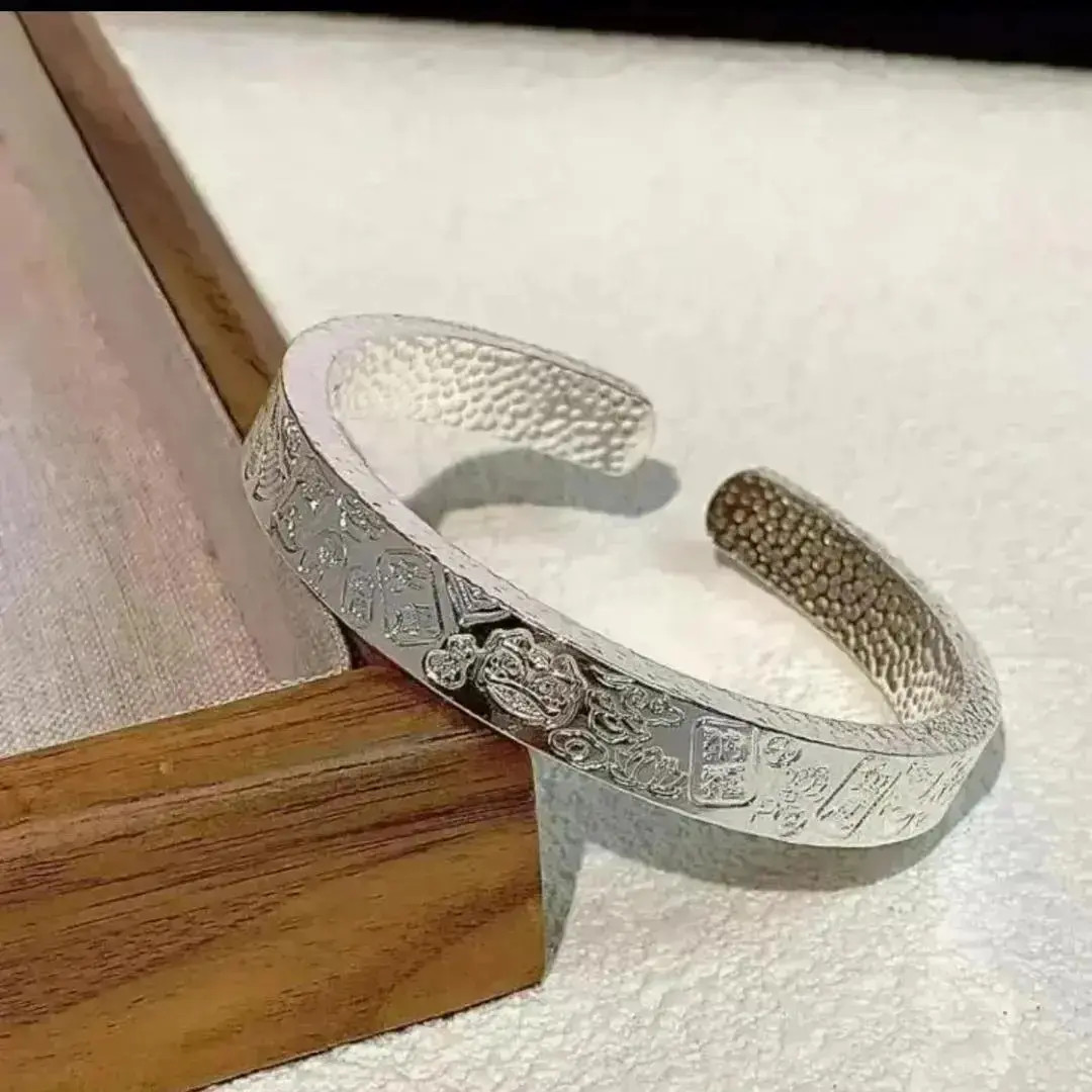 999.9银经典四面吉言钉纱锤纹开口镯