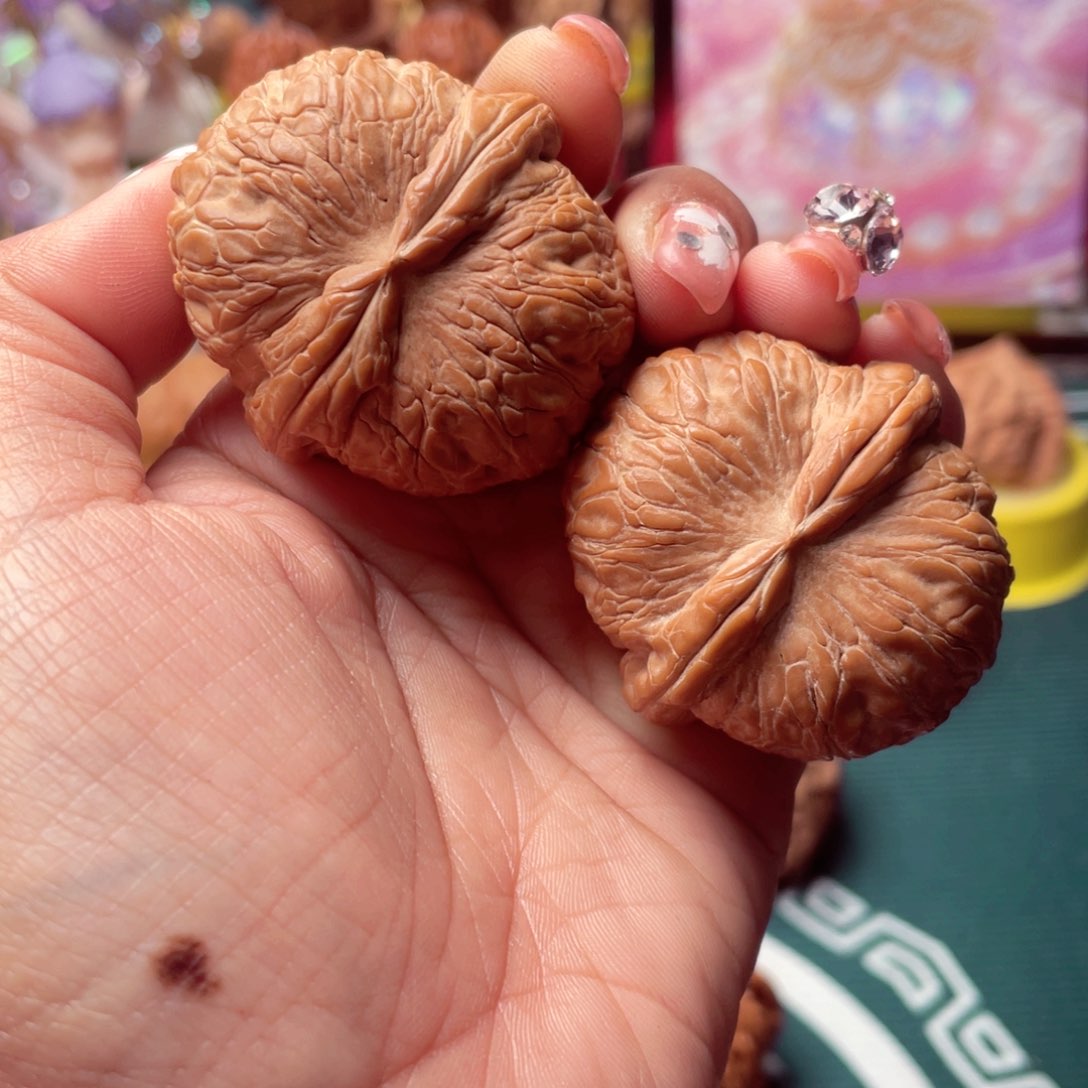 【闪购商品】文玩核桃把件一****程元宝