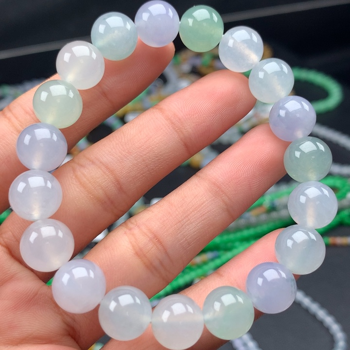 翡翠手镯未镶嵌卡