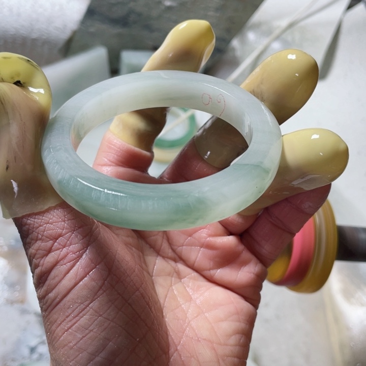 石英质玉手镯未镶嵌龙定制