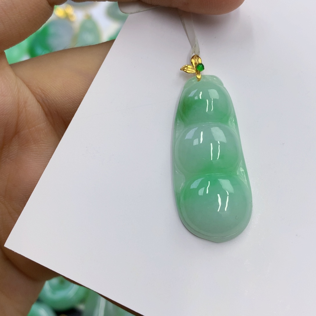 翡翠18K金镶嵌颈饰