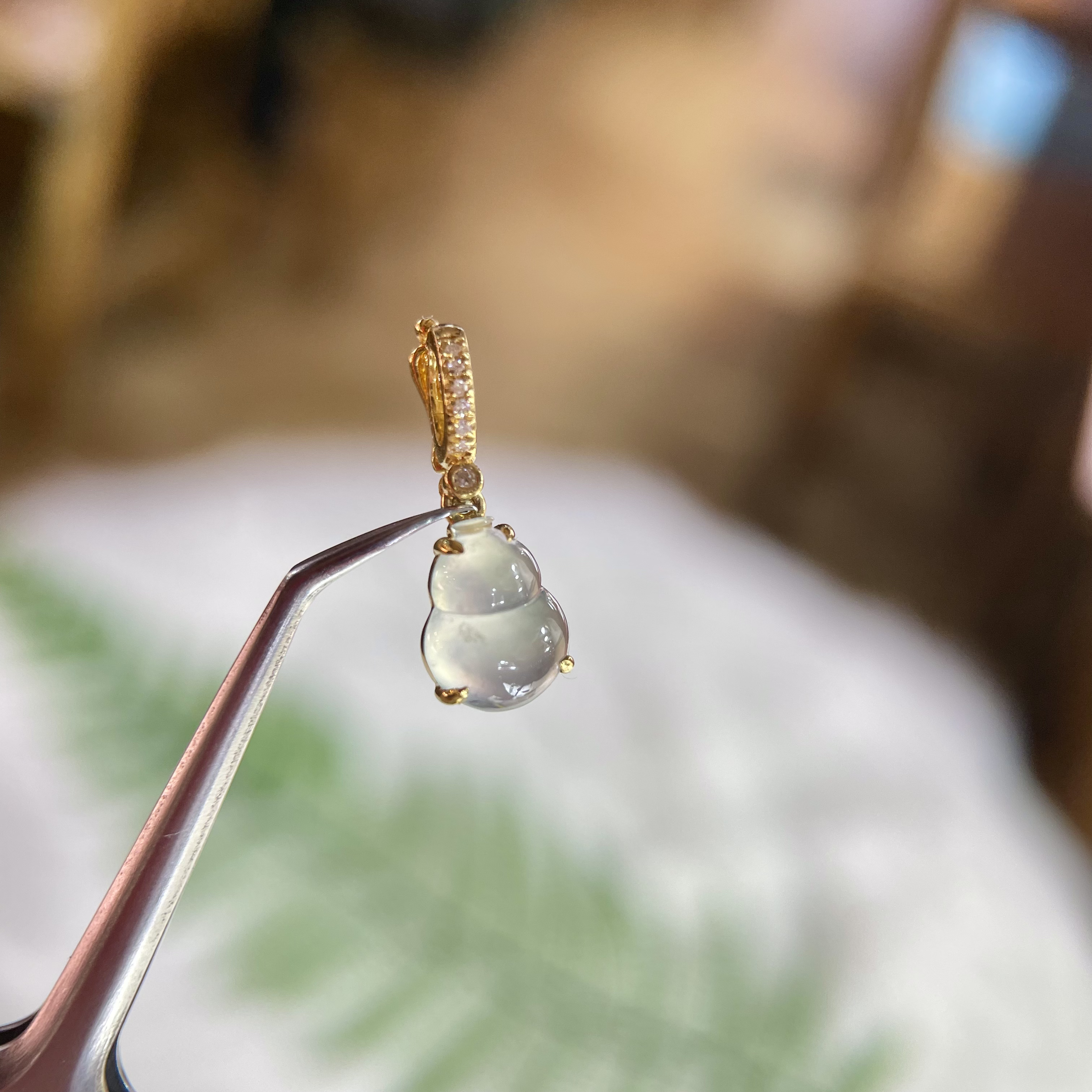 天然A货翡翠18K金镶嵌高冰葫芦吊坠小滴流