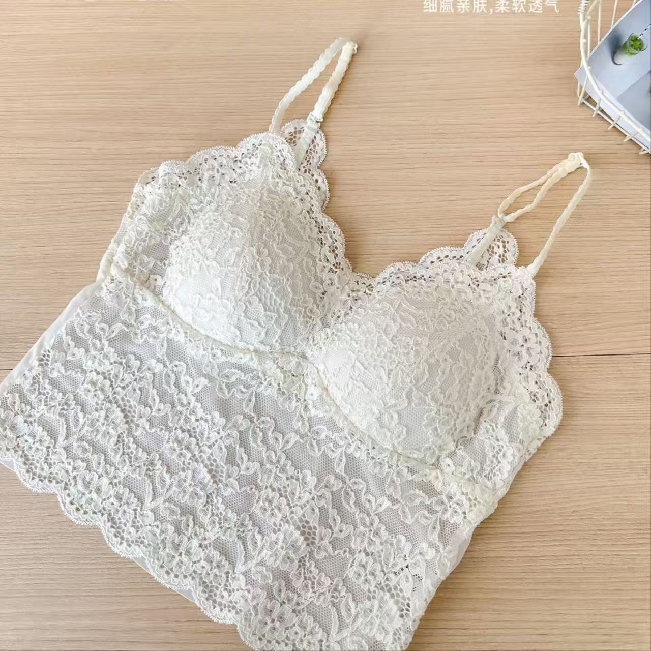 25138时尚减龄欧版蕾丝吊带美背