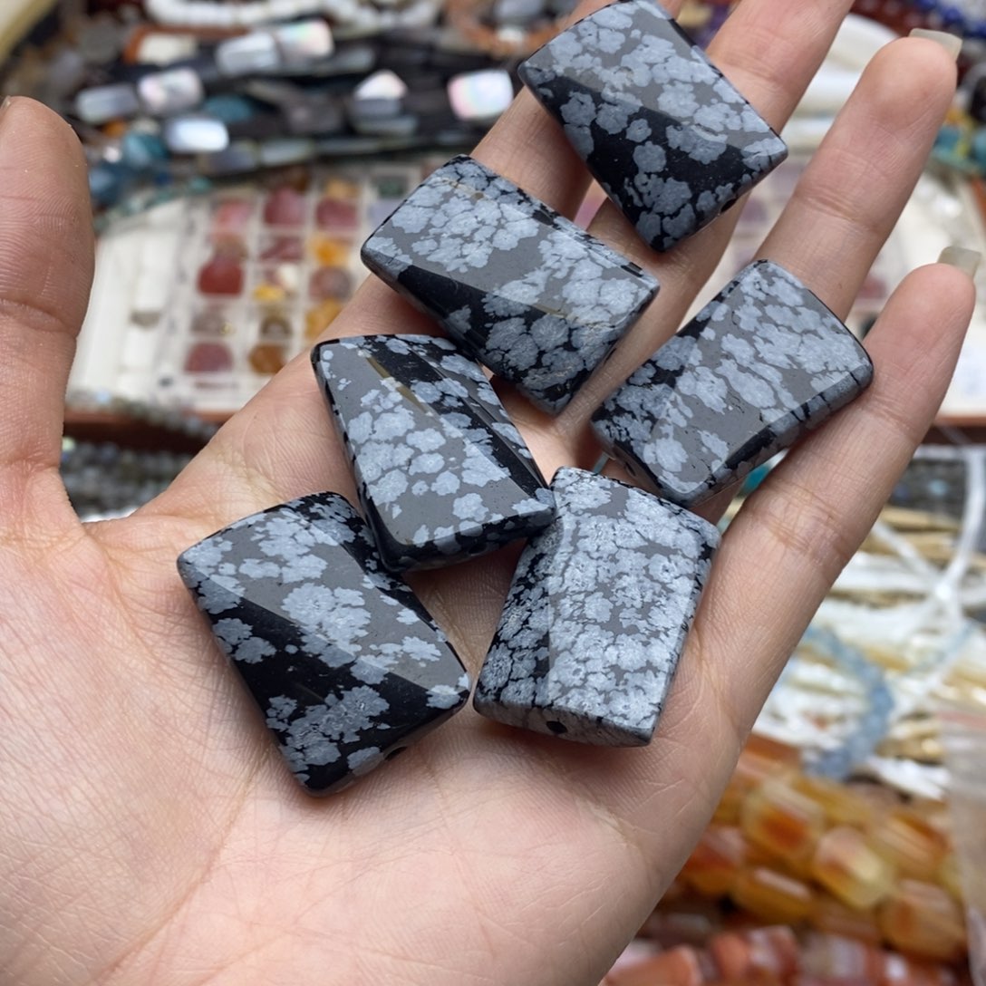 玛瑙/玉髓未镶嵌珠宝半成品两个20x30雪花黑曜石无事牌