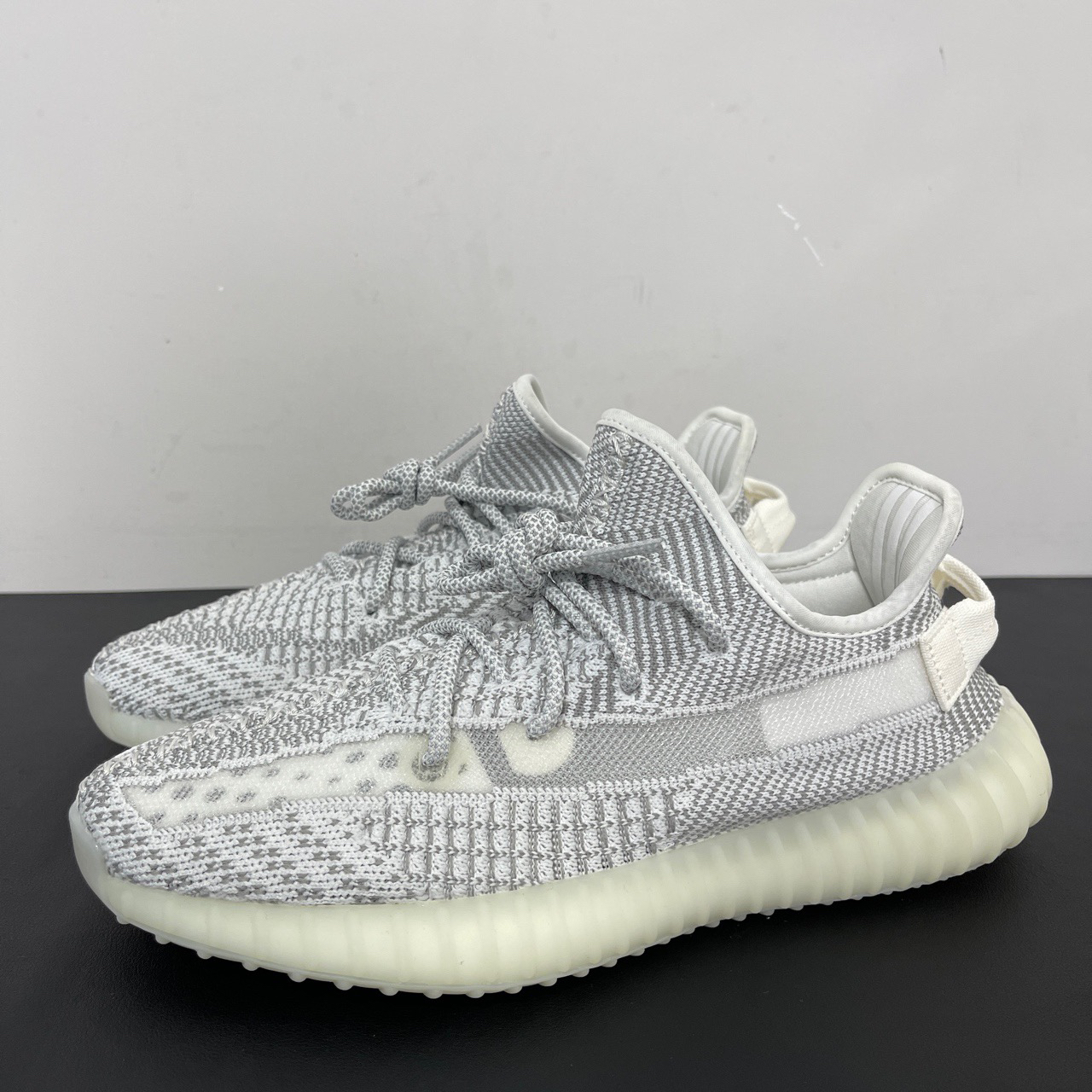 全新未使用 adidas/阿迪达斯 40.5码/Yeezy350白天使休闲鞋/原盒
