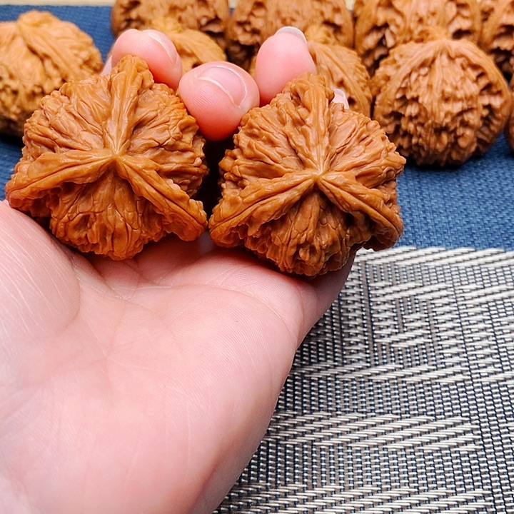 郑***帥吊坠文玩核桃三棱