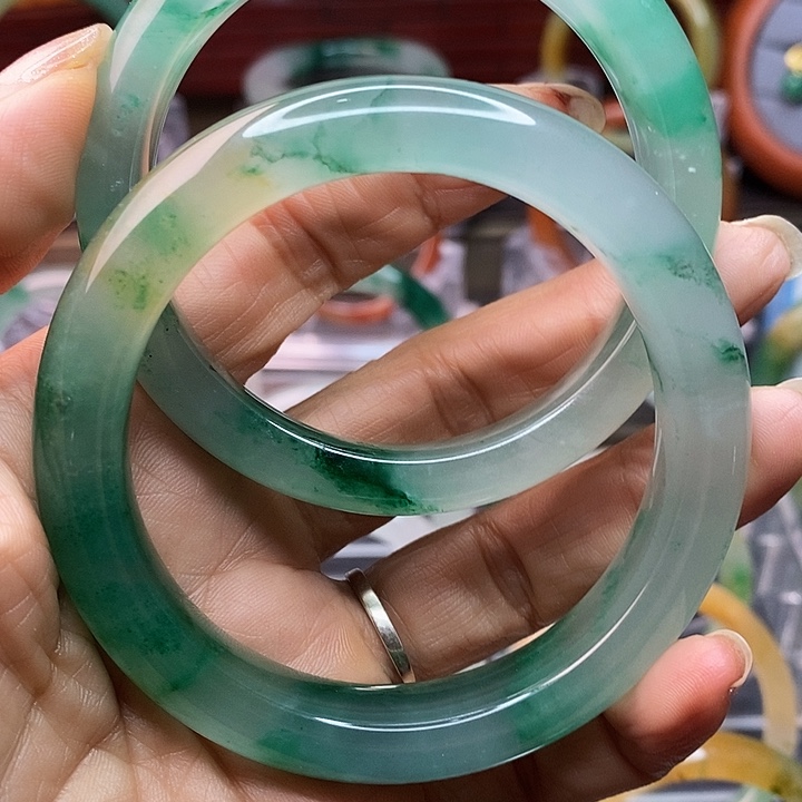 石英质玉手镯未镶嵌盛****姐