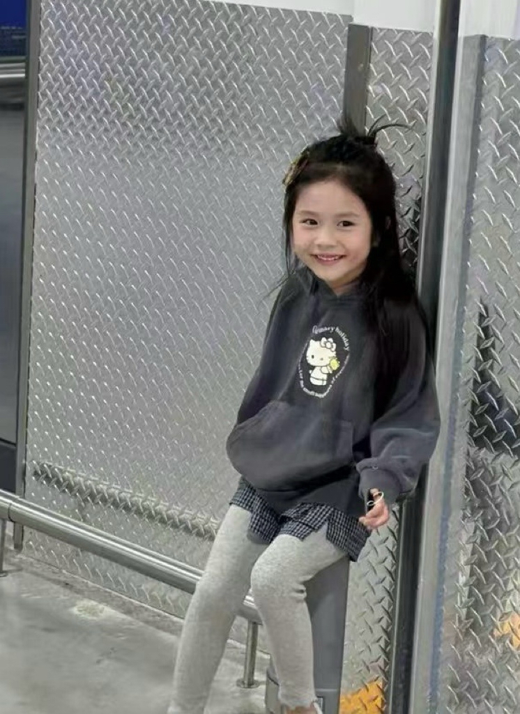 早秋女童秋季新款卡通印花连帽卫衣百搭格子屁帘打底裤三件套