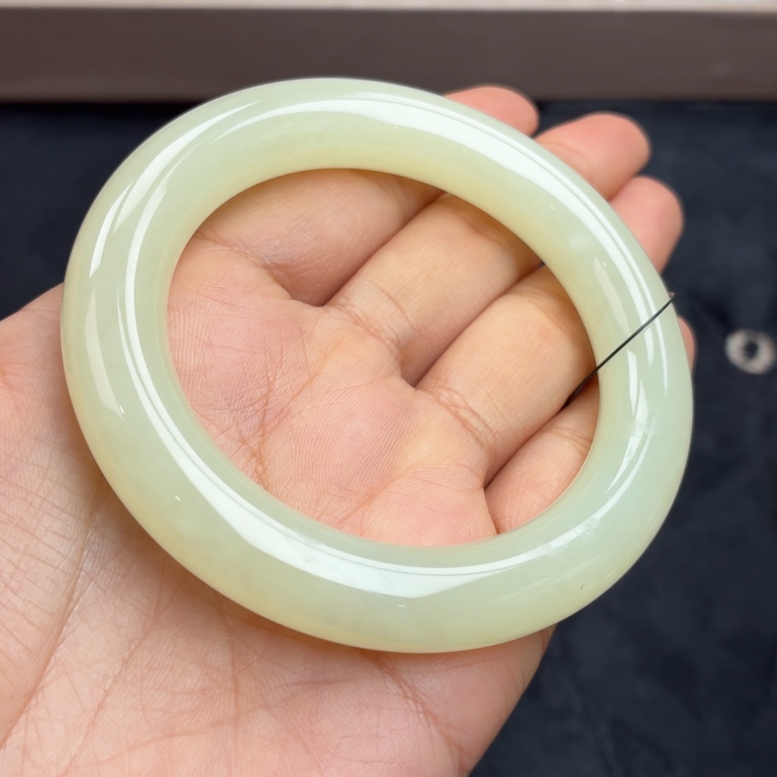 和田玉未镶嵌手镯冰黄口55圈