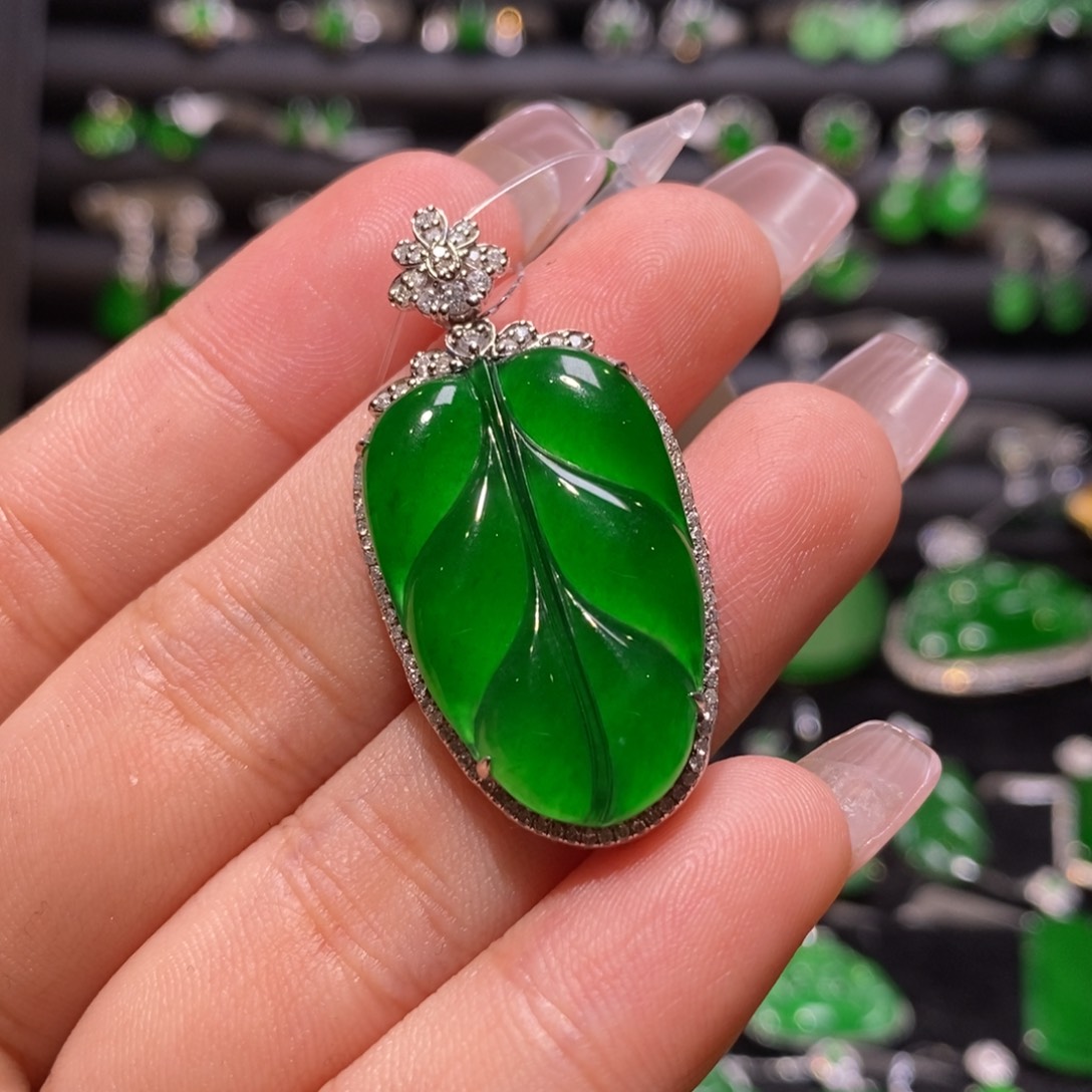 翡翠颈饰18K金镶嵌天然翡翠