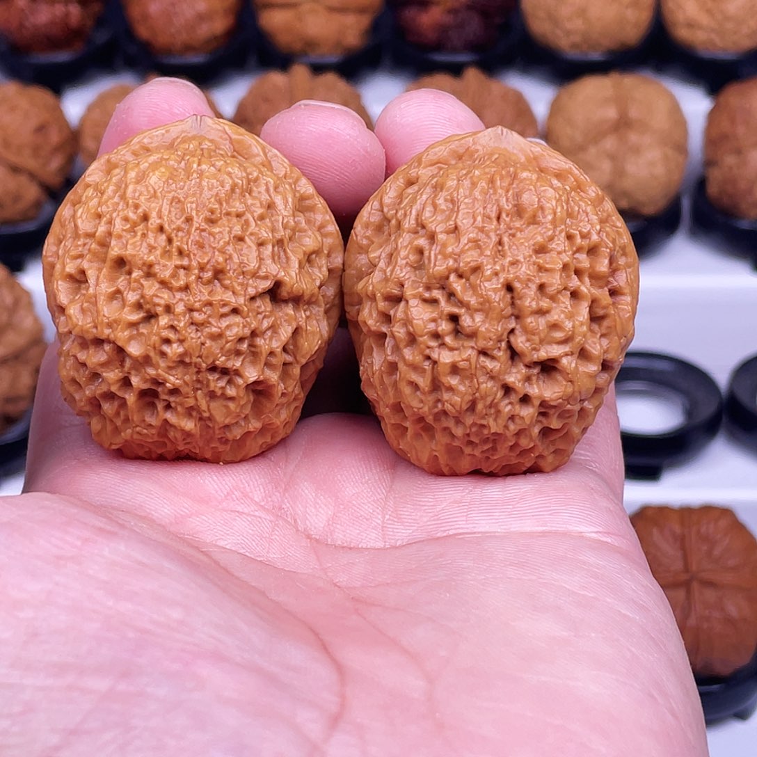 文玩核桃吊坠橄榄石42尺不退不换