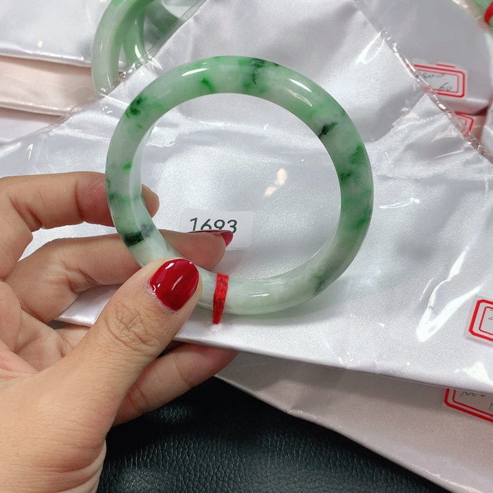 翡翠手镯未镶嵌海***店天然翡翠手镯02