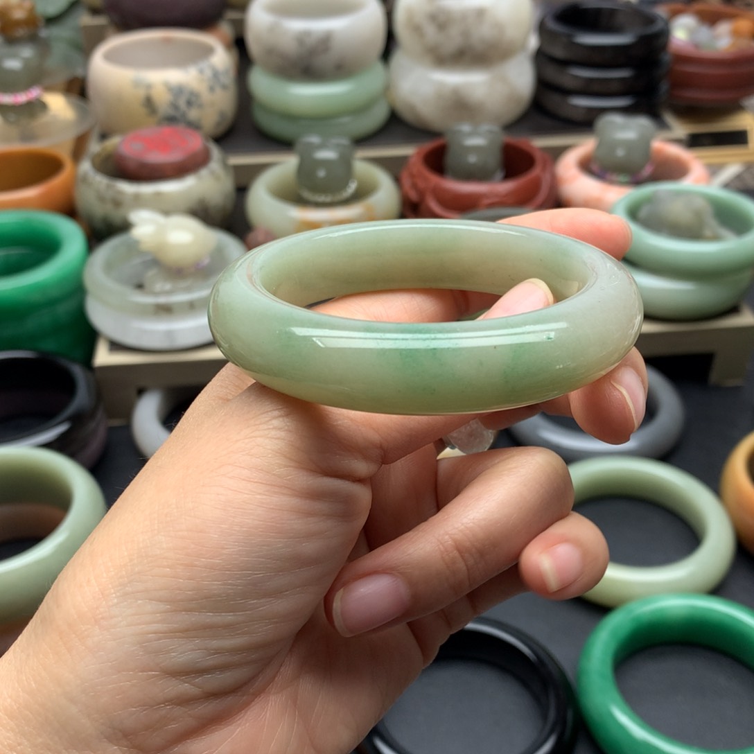 石英岩玉手镯未镶嵌凡****主