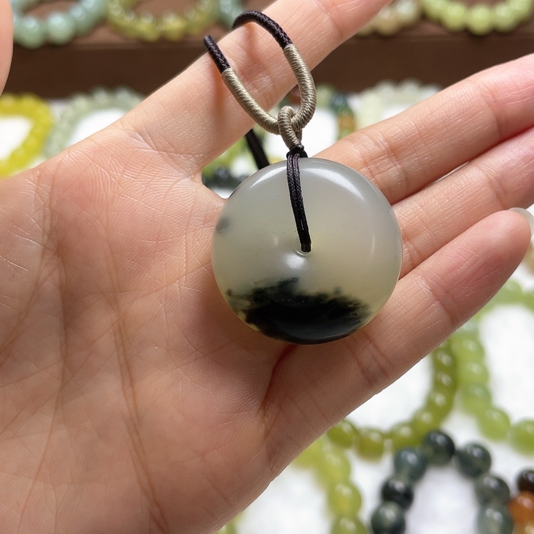 蛇纹石玉颈饰未镶嵌