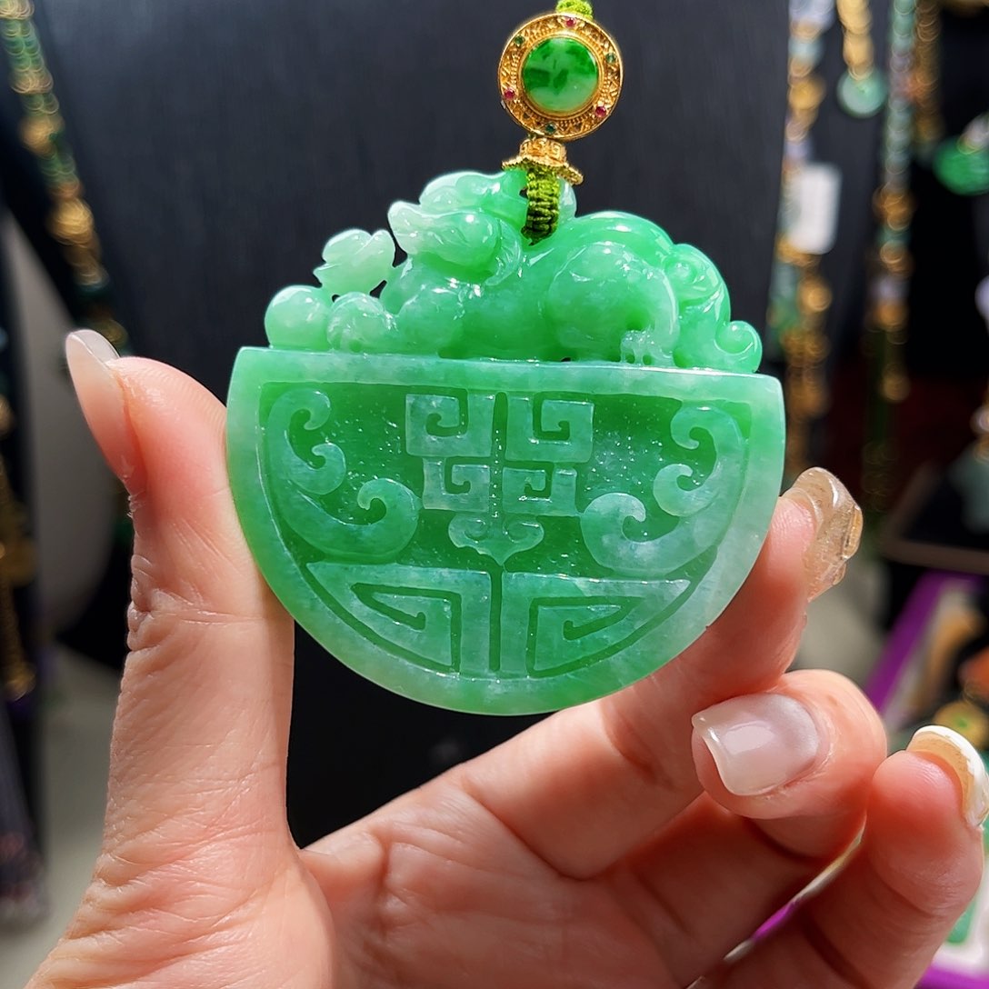 【闪购商品】翡翠吊坠(赠链)未镶嵌福利