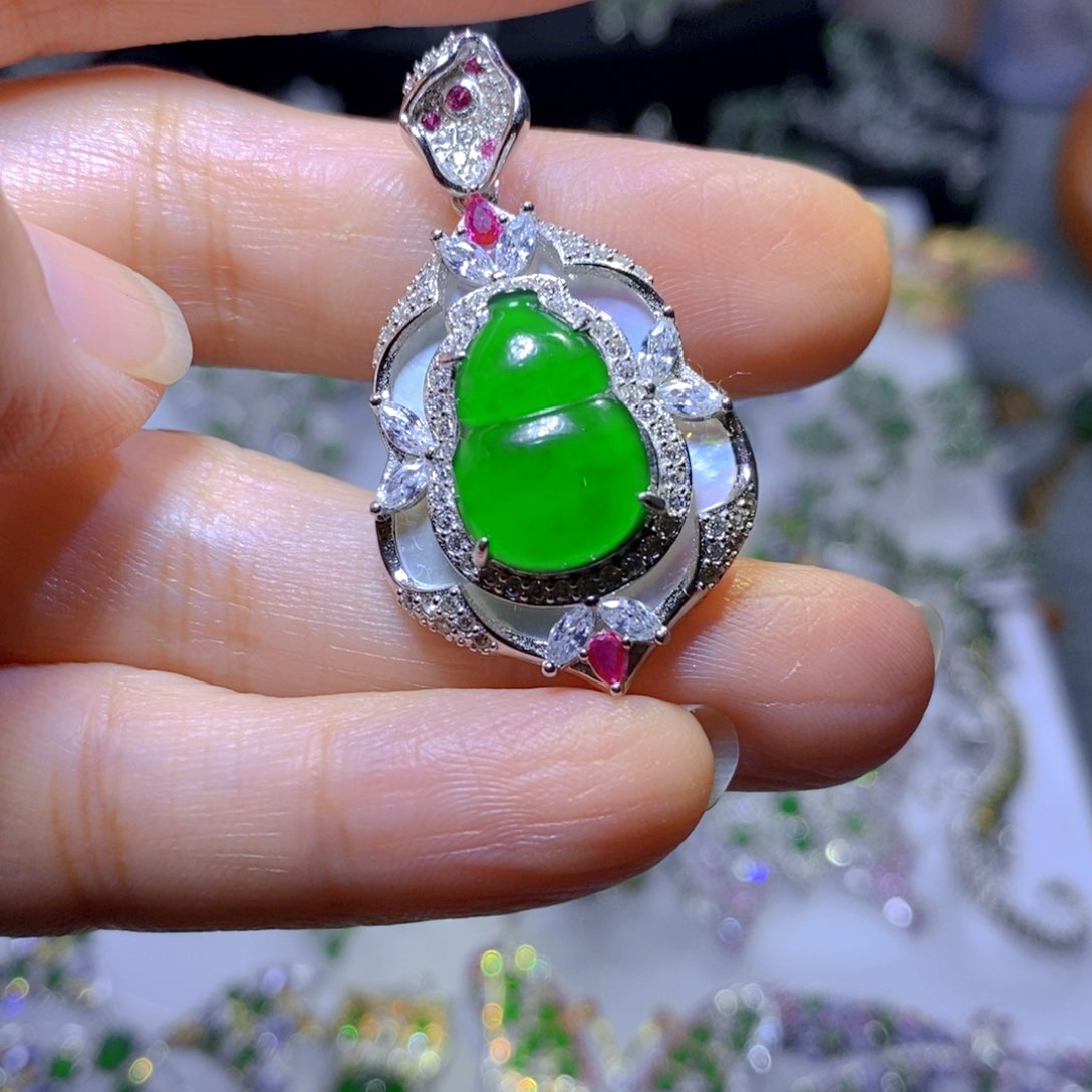 翡翠颈饰银S925镶嵌天然翡翠