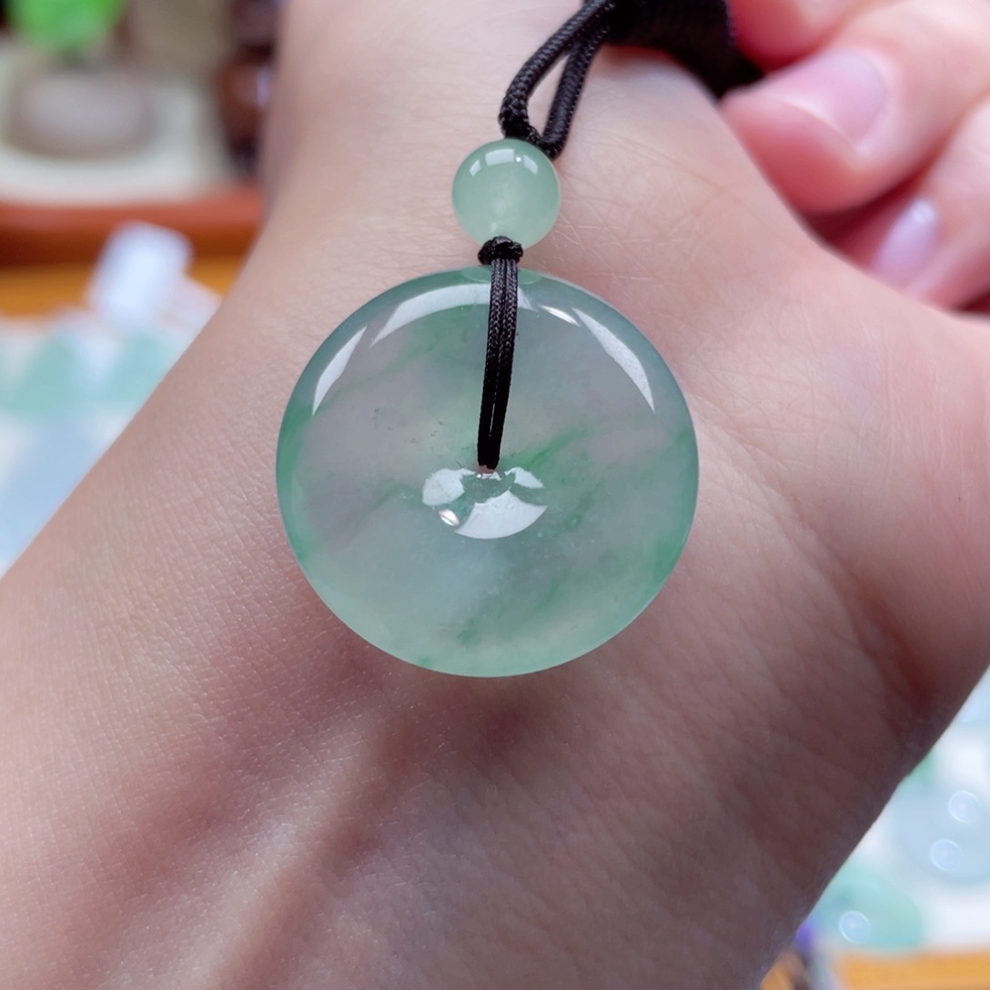 翡翠颈饰未镶嵌扣子