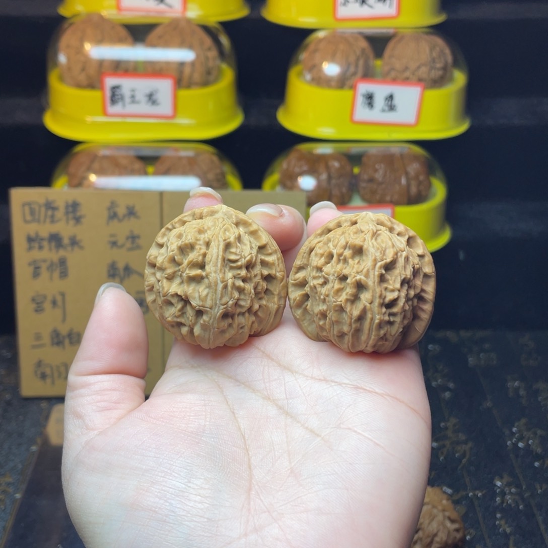 文玩核桃吊坠白狮子39尺