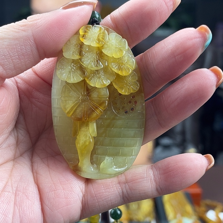 蛇纹石玉未镶嵌颈饰