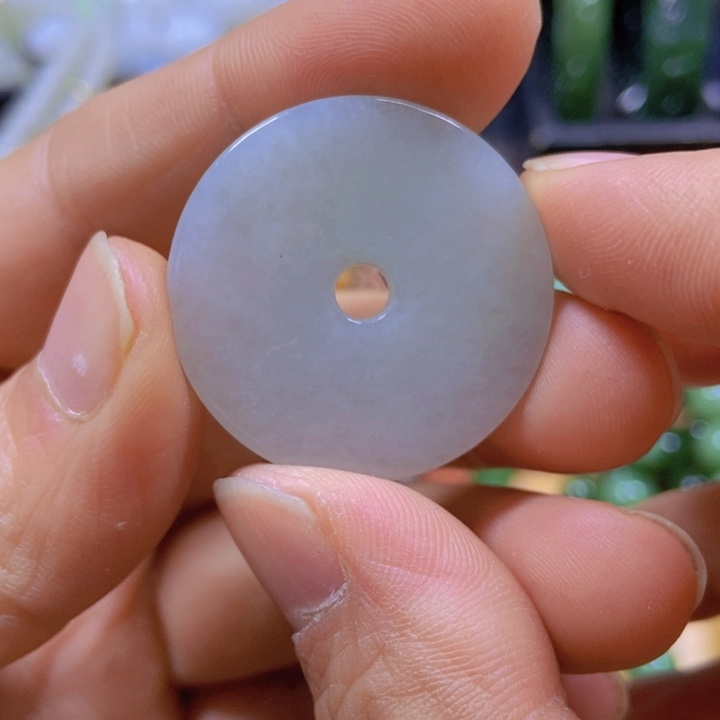 翡翠颈饰未镶嵌平安扣