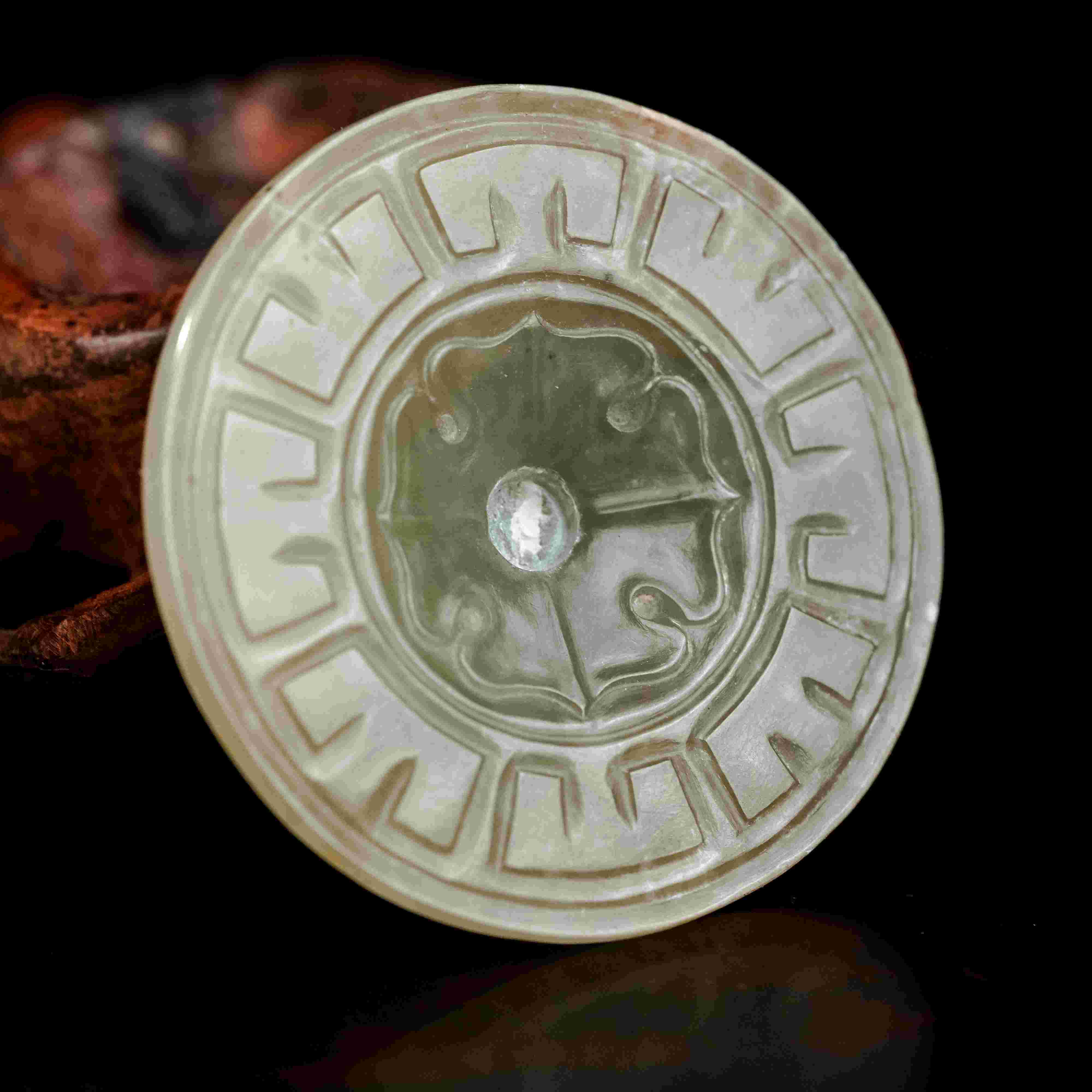 2155明代和田玉剑首花件2354