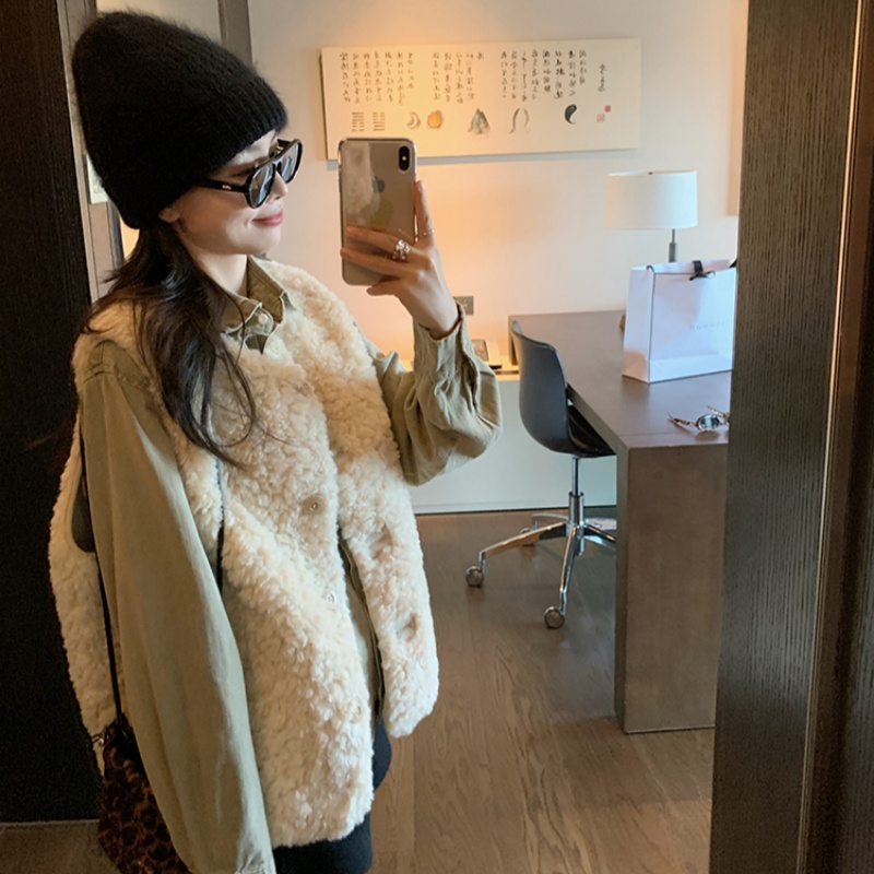 2025秋两面穿羊羔毛环保皮草马甲女短款皮毛一体坎肩羊羔毛马甲